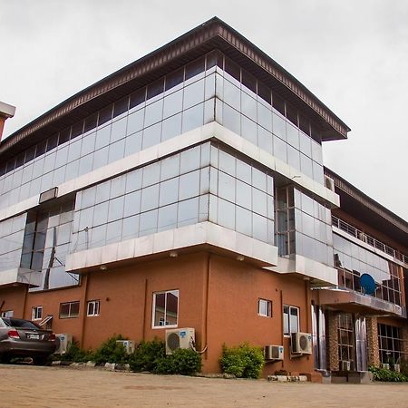 Glasshouse Hotel And Suites Egba Bagian luar foto