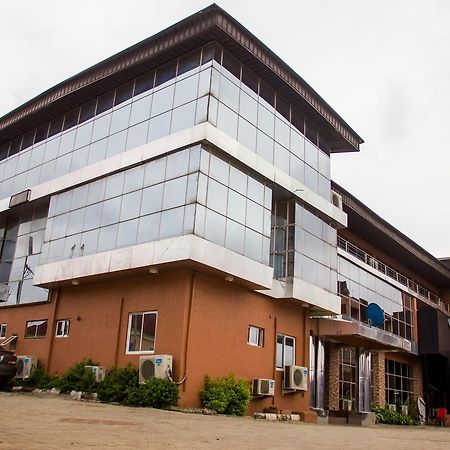 Glasshouse Hotel And Suites Egba Bagian luar foto