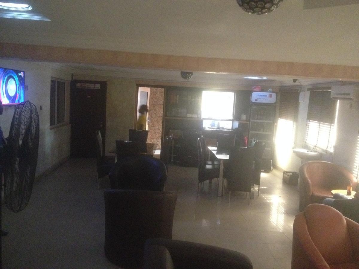 Glasshouse Hotel And Suites Egba Bagian luar foto