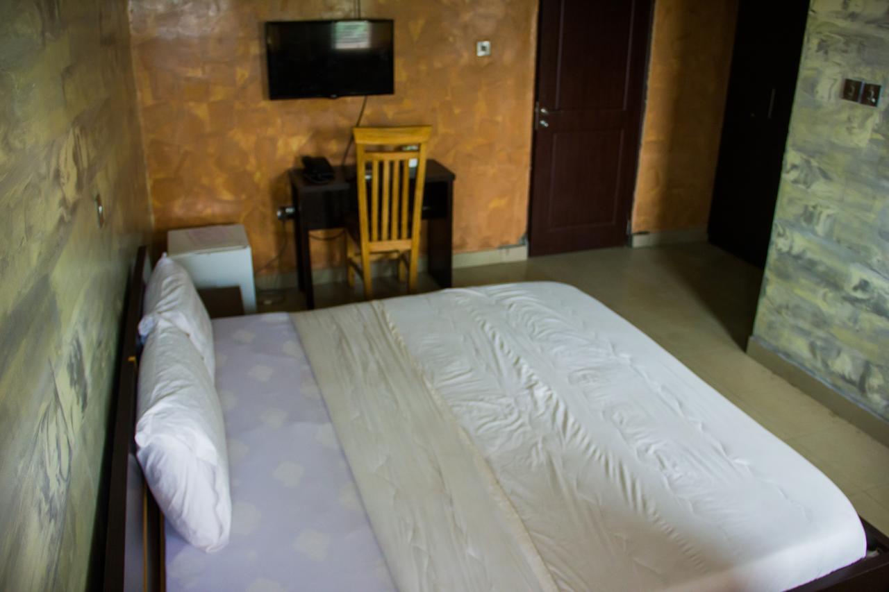 Glasshouse Hotel And Suites Egba Bagian luar foto