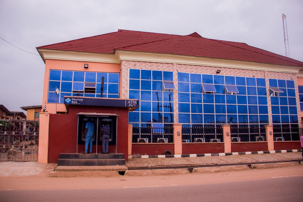 Glasshouse Hotel And Suites Egba Bagian luar foto