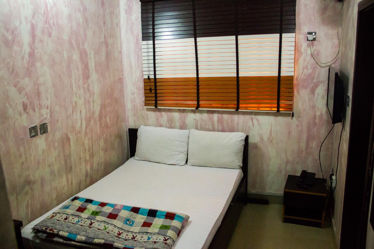 Glasshouse Hotel And Suites Egba Bagian luar foto