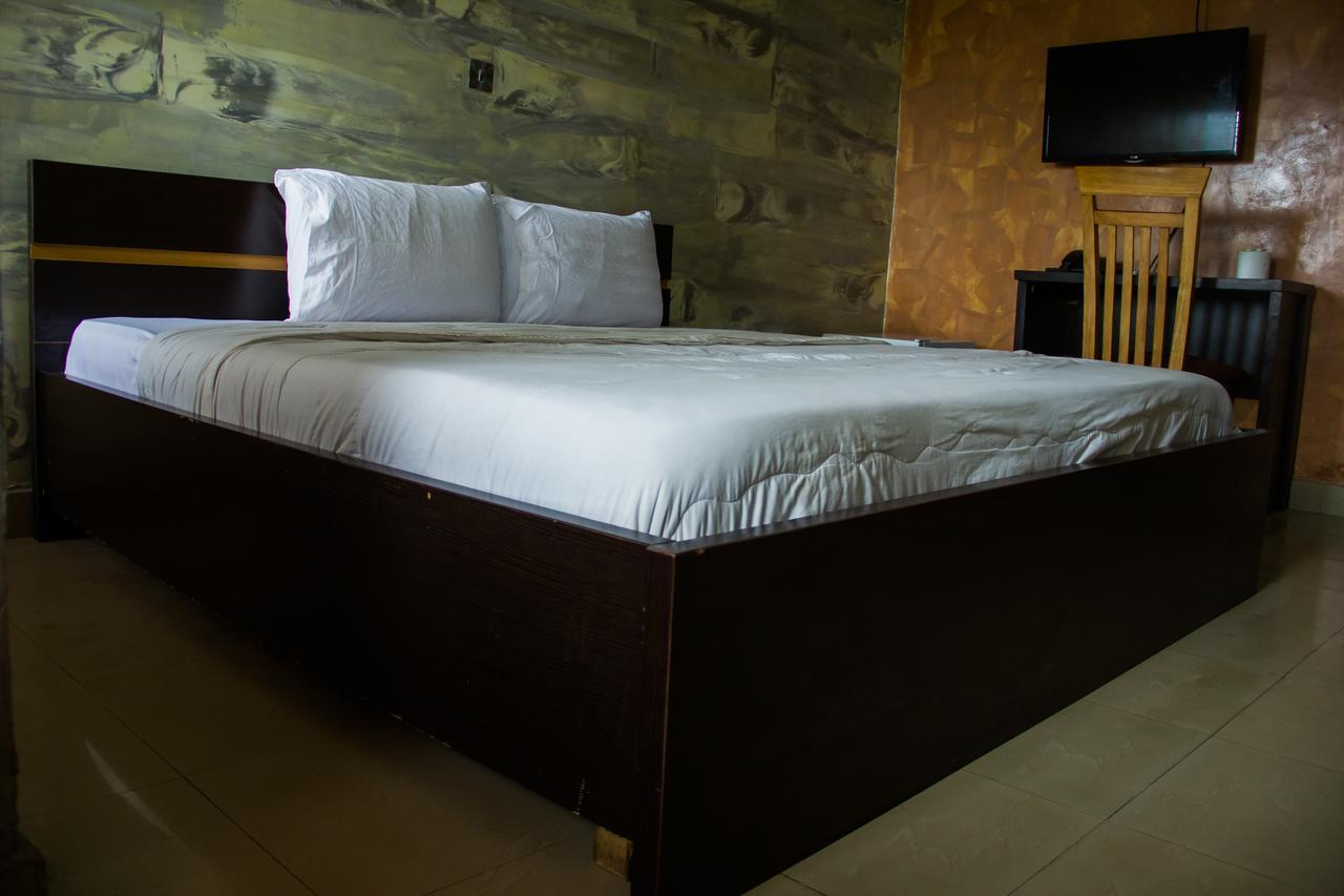 Glasshouse Hotel And Suites Egba Bagian luar foto