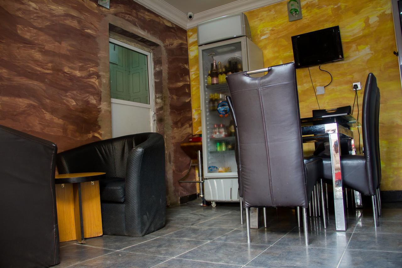 Glasshouse Hotel And Suites Egba Bagian luar foto