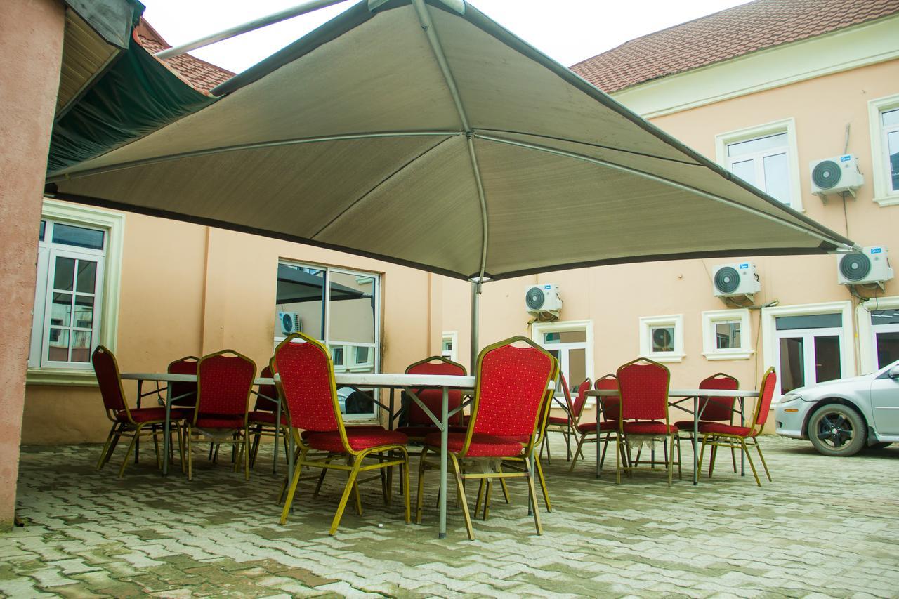 Glasshouse Hotel And Suites Egba Bagian luar foto