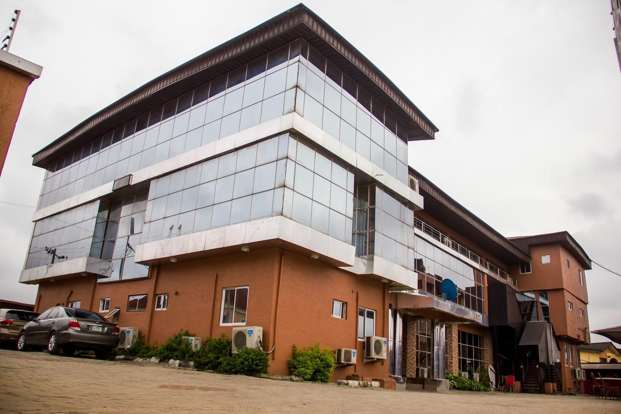 Glasshouse Hotel And Suites Egba Bagian luar foto